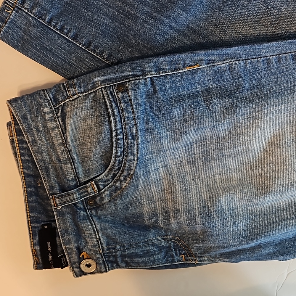 Calvin Klein | Women's Classic 5 Pocket Distress Wash Jeans Sz 12